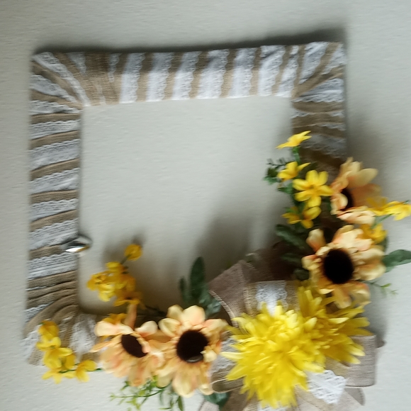 Springtime Frame Wreath - Picture 2 of 5